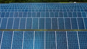 An image illustrating Comprar e Vender Usinas Fotovoltaicas no Brasil: Um Guia Abrangente